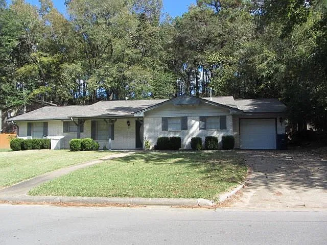 3 bed, 2.0 bath, 1648 sqft, $1,700 — Photo 2