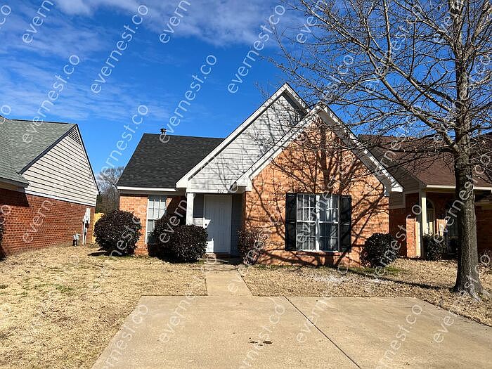 1st image of 802 Ross Pkwy