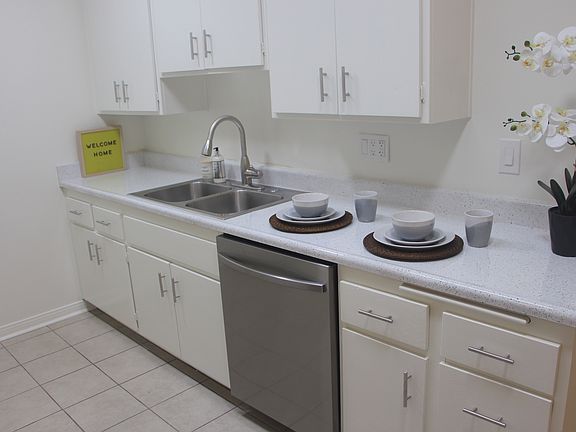 2nd image of 3627 Garnet St #1c237f9c3