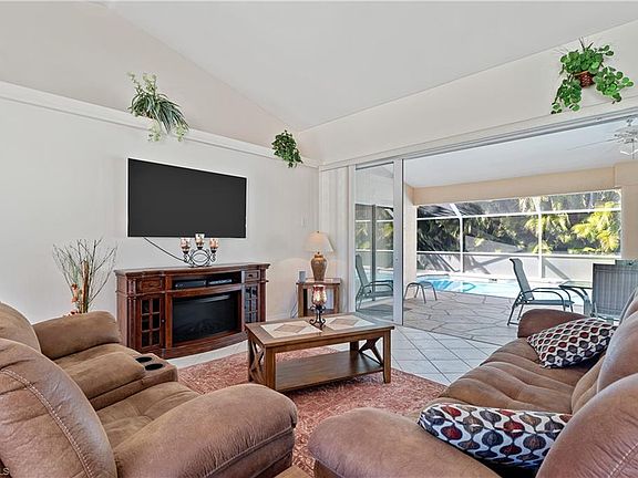 4th image of 2801 SW 46th Ter