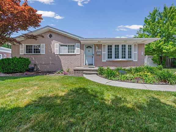 3rd image of 28357 Suburban Dr