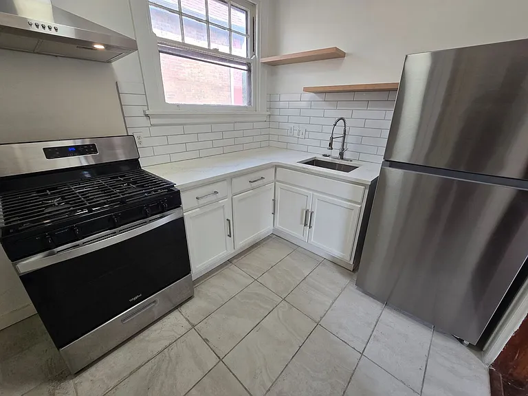 3745 Saint Lawrence Ave — Photo 10