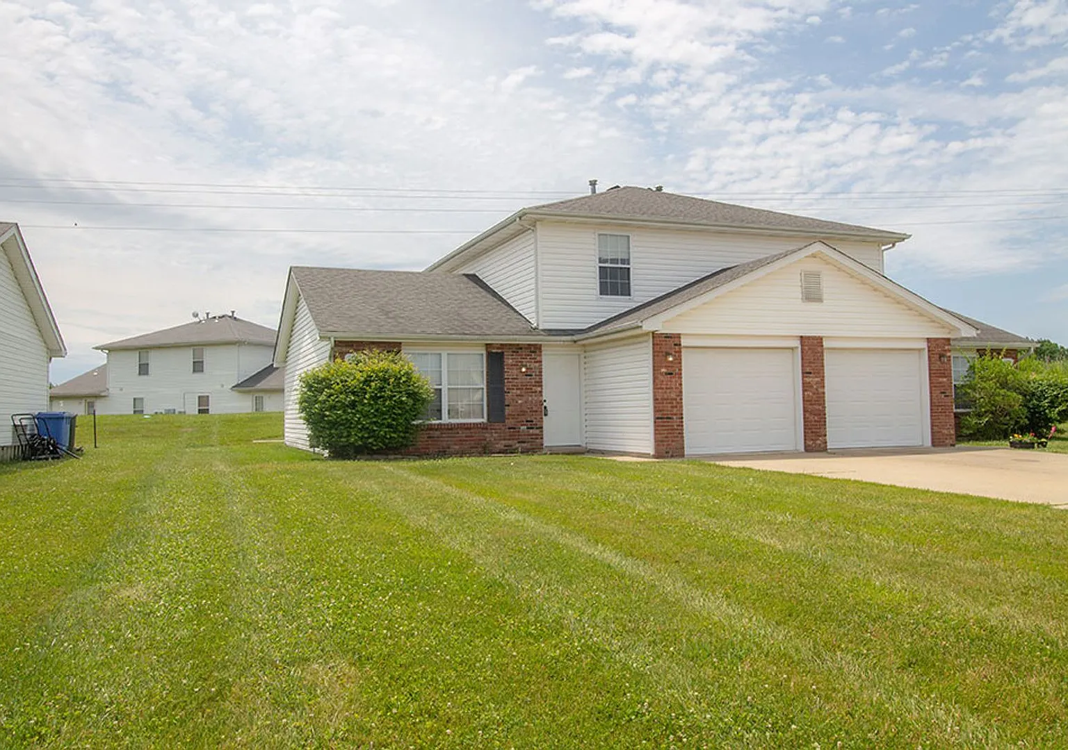 Super cute 3 bedroom — Photo 1