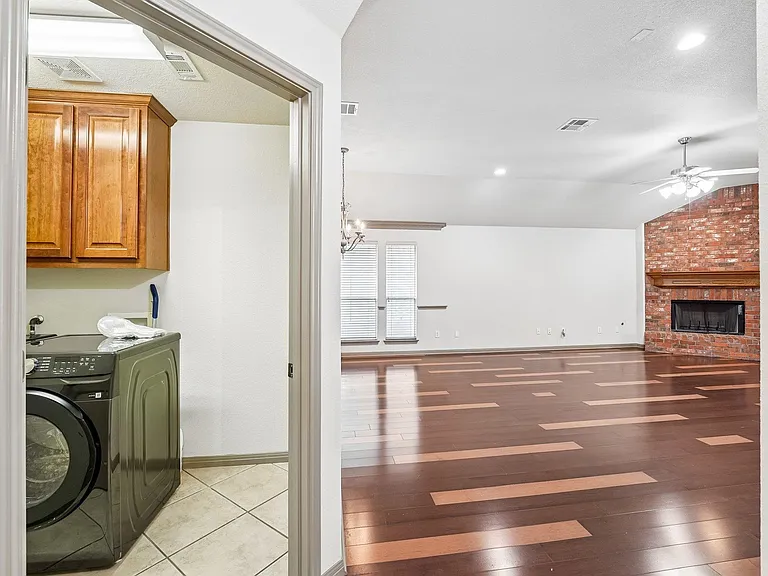 10028 Lisi Anne Dr — Photo 7