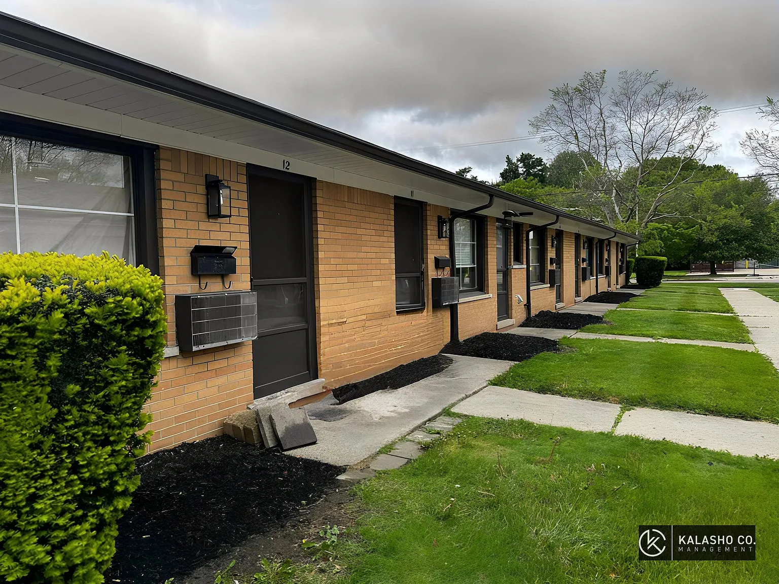 London Falls, Llc - Mt Clemens - Apartments — Photo 2