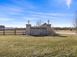 315 Hemlock Ct, Hartland, WI 53029