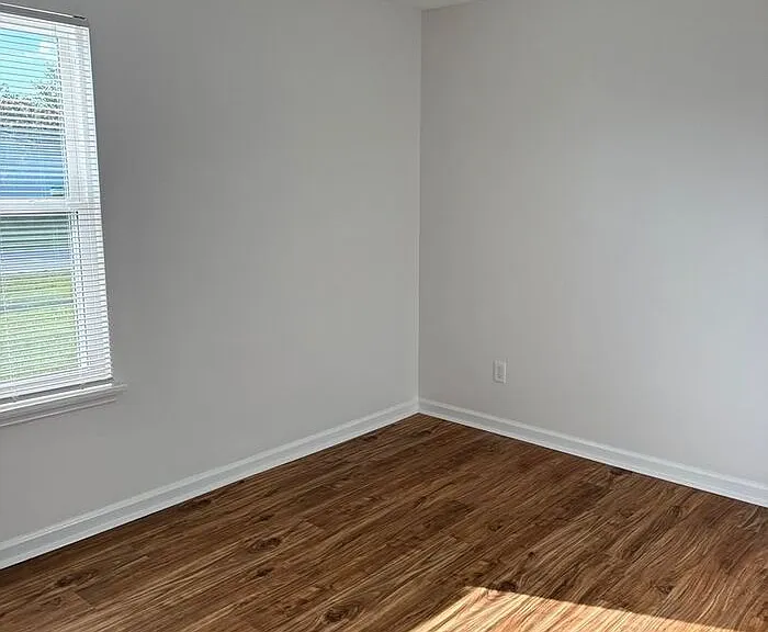 1301 Linwood Dr — Photo 6