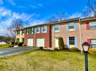 910 Apple Valley Dr, Red Lion, PA 17356