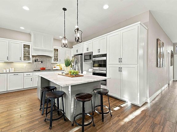2nd image of 1814 Emerald Isle Dr