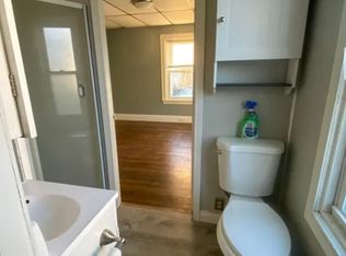 8 Chestnut Ave FLOOR 1, Cranston, RI 02910