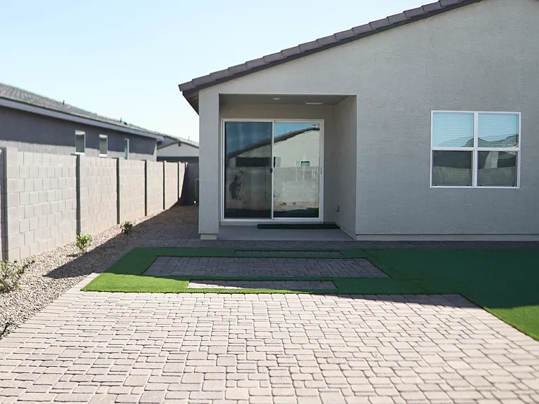 2426 E Grenache Rd — Photo 27