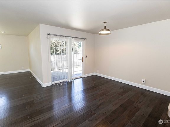 3rd image of 1121 Braeburn Terrace