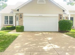 3254 Country Hollow Dr, Saint Louis, MO 63129