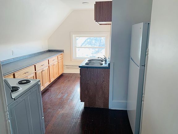 5th image of 320 Gaston Ave #3