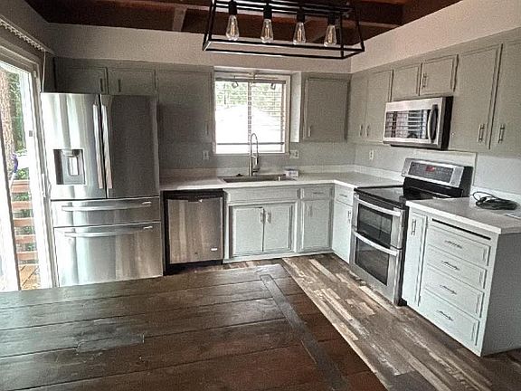 4th image of 14196 Decatur Dr