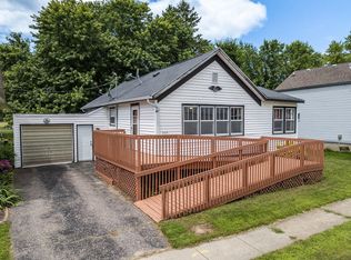 209 West St, Wonewoc, WI 53968