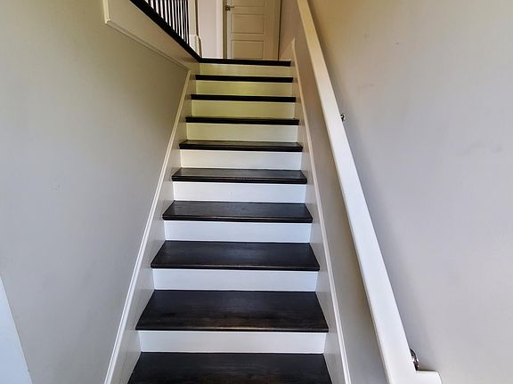 3rd image of 456 Parkway Dr NE #3