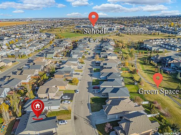 2nd image of 223 Greenfield Cres