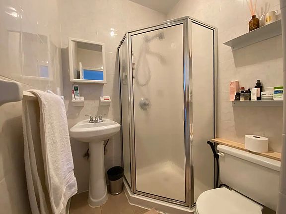 5th image of 158 Jefferson St #3
