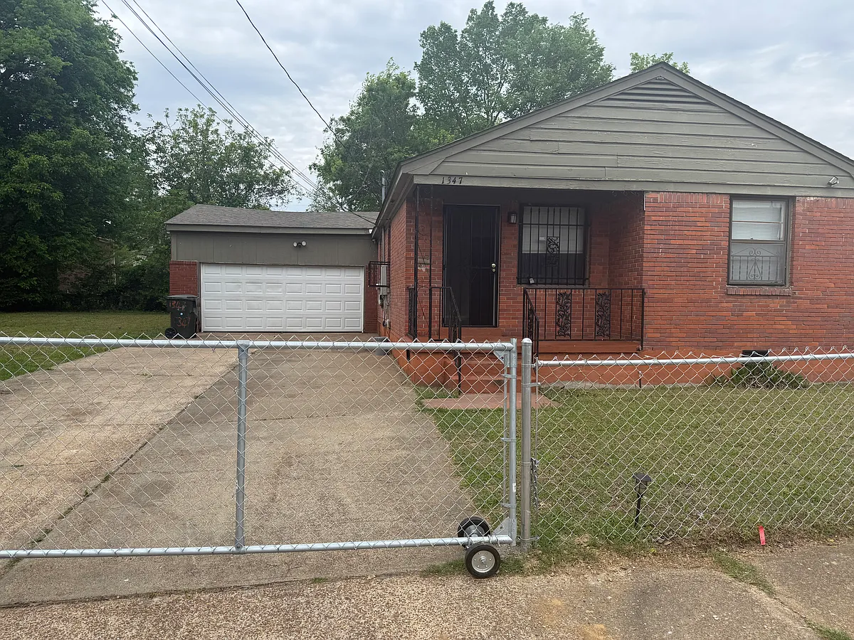 Building Photo - 1347 Stonewall St