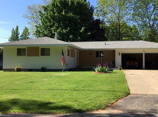 73 Sands St, Pentwater, MI 49449