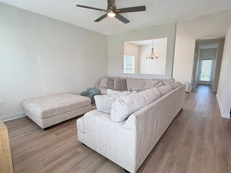 364 McClelland Rd NE — Photo 2