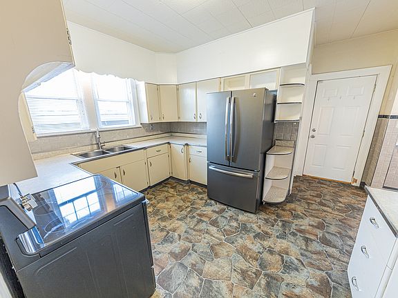 3rd image of 502 Wallace Ave