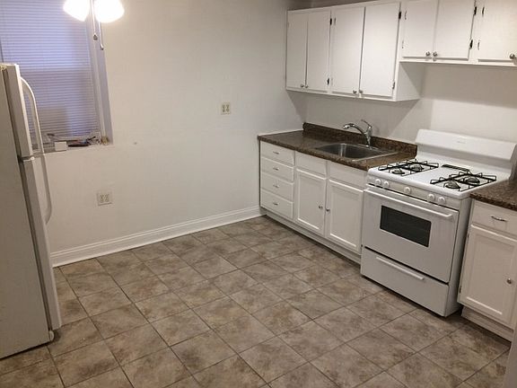 4th image of 1737 W Pratt Blvd #G