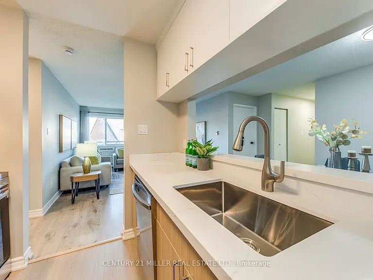 1450 Glen Abbey Gate #823 — Photo 14