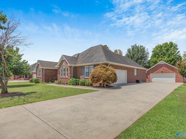 106 River Wind Dr, Huntsville, AL 35811