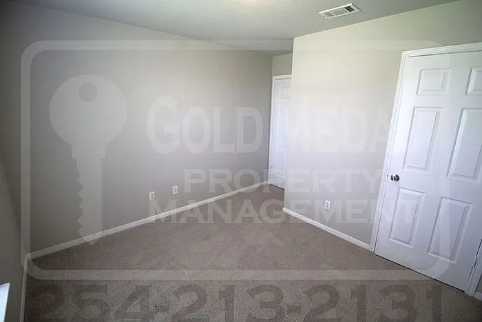 302 James Loop — Photo 15