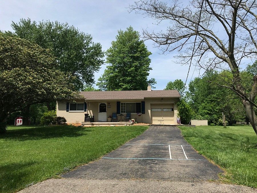 1st image of 1215 Queenie Ln