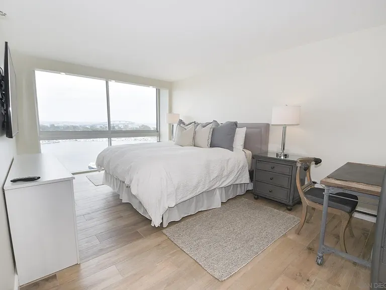 1710 Avenida Del Mundo #1008 — Photo 13