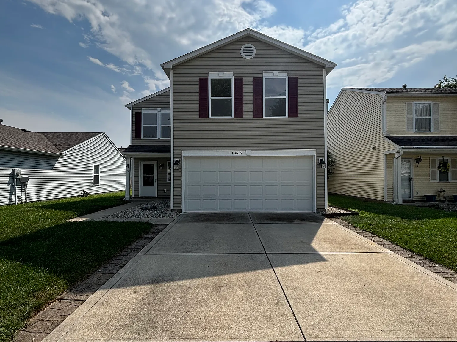 3 bed, 2.5 bath, 1400 sqft, $2,000 — Photo 1