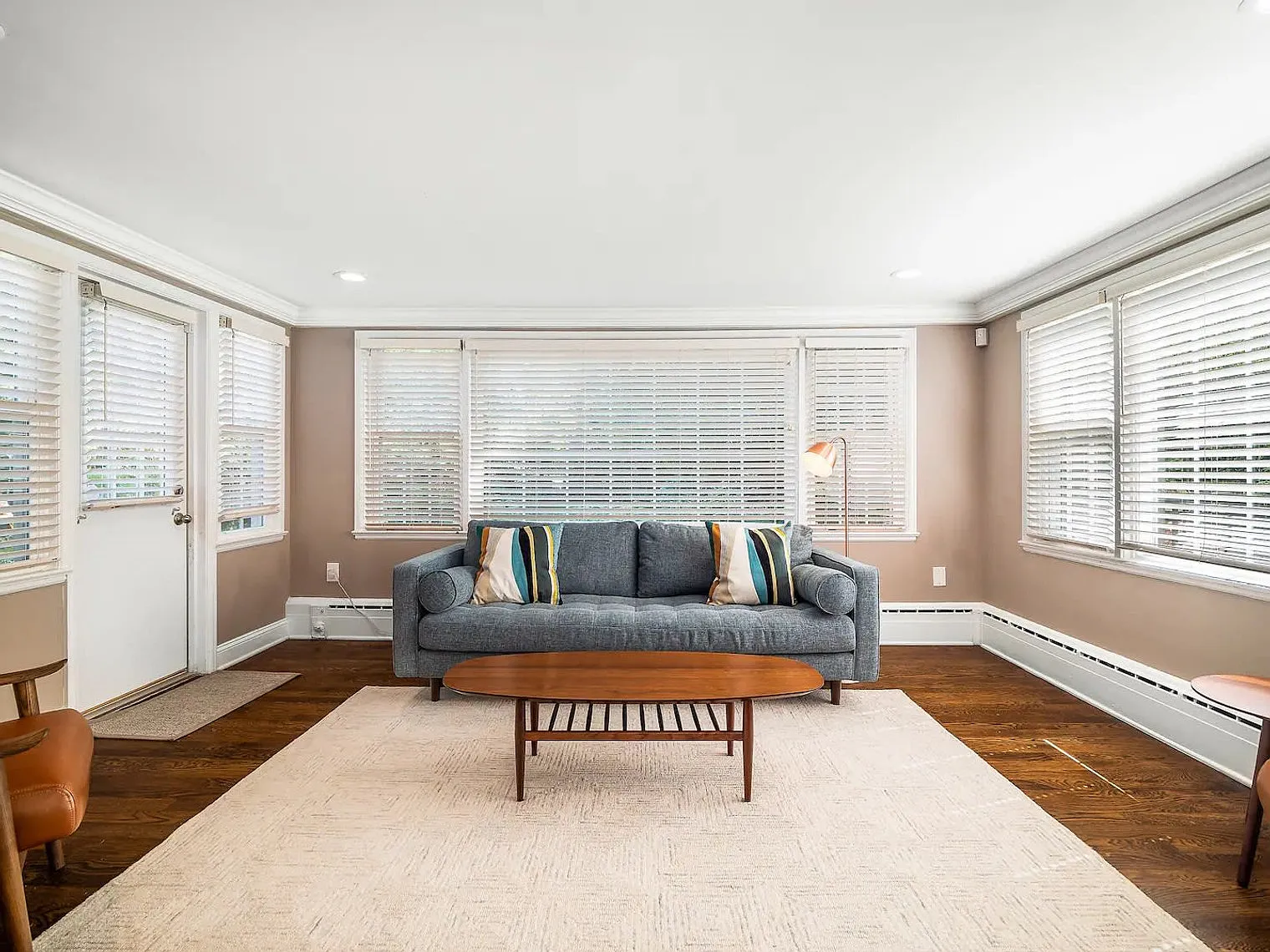 4 bed, 4.0 bath, 3993 sqft, $6,320 — Photo 4