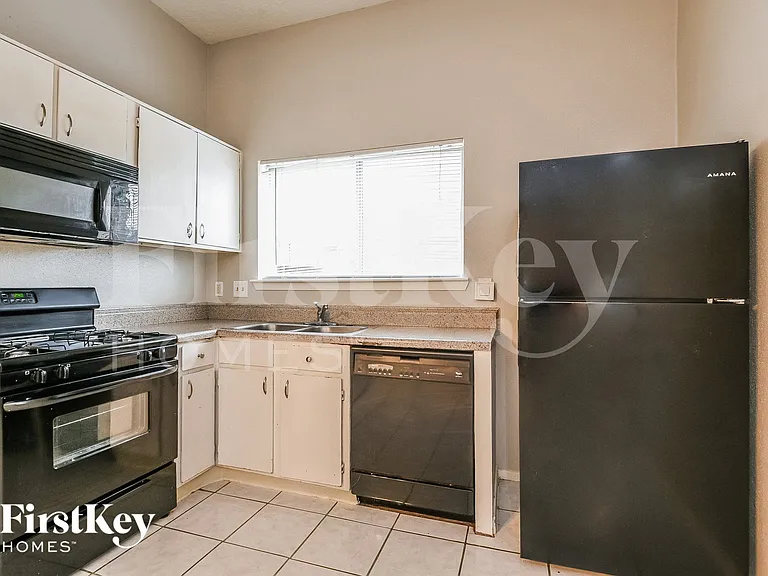 2718 N Brompton Dr — Photo 5