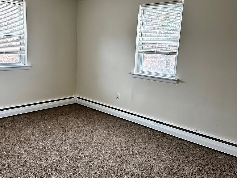 Castlewood Apartments — Photo 4