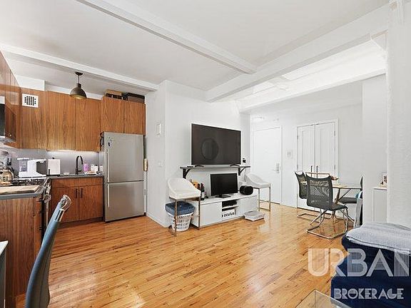 4th image of 123 Bank St APT 270