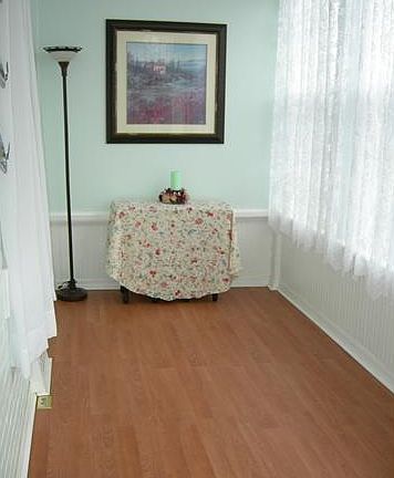 Spacious Entry Sunroom