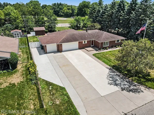 22900 Valerie St, South Lyon, MI 48178