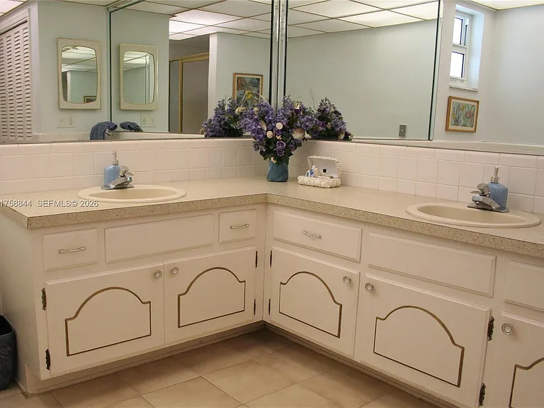 1933 Twin Dolphin Ln — Photo 25