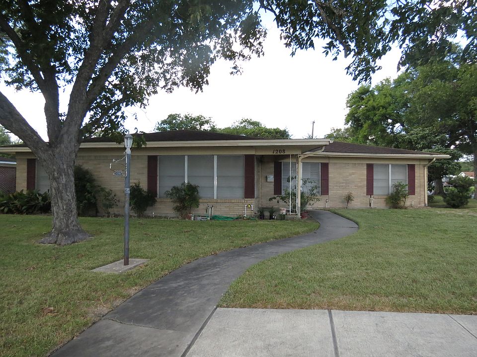 2nd image of 1208 Walnut Ave