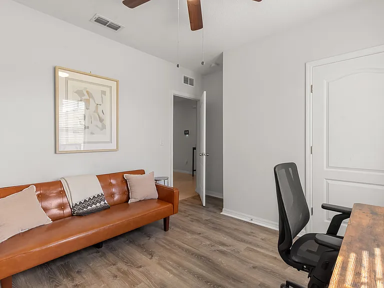 Separate dedicated office with adjustable deck/futon