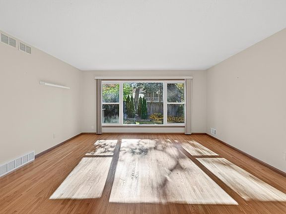 3rd image of 7149 Foxboro Ln