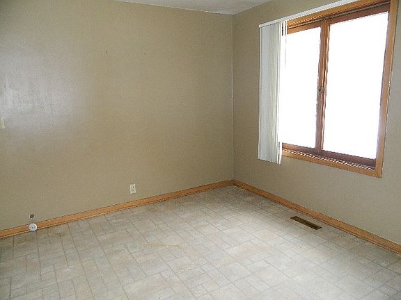 4th image of 1434 Uecke Ave