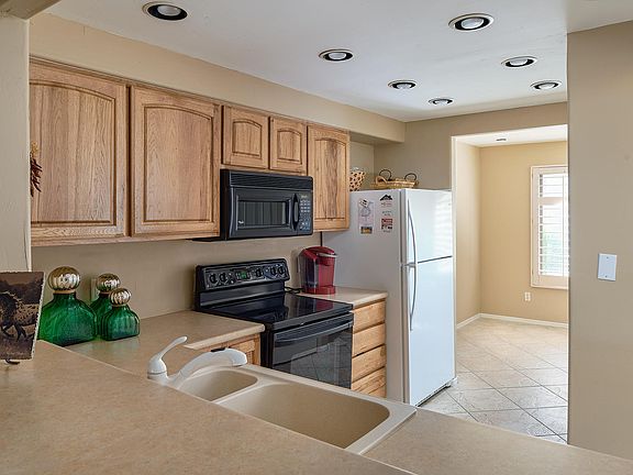 4th image of 4015 N 78th St Unit 102