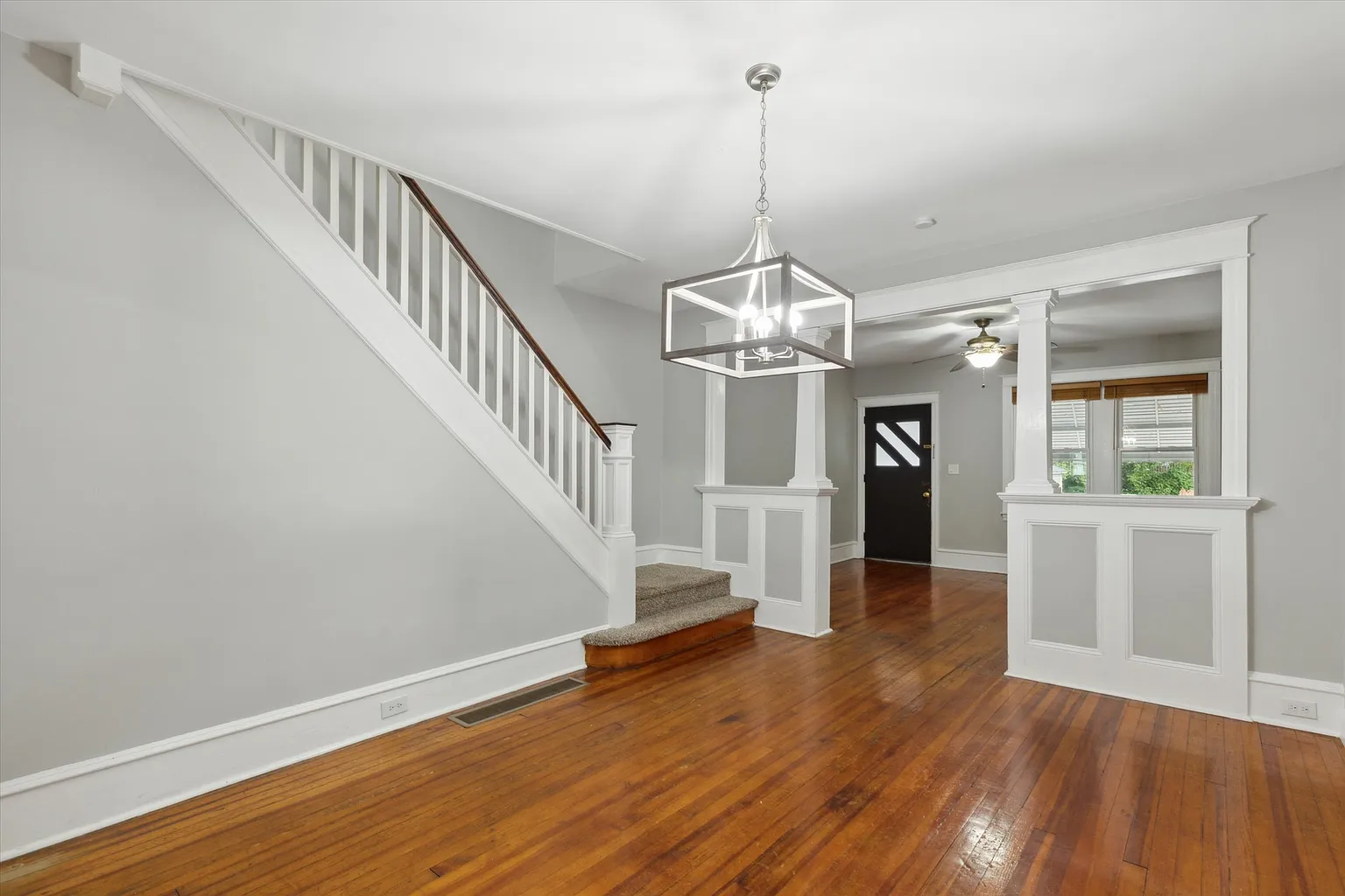 512 Mill St photo 1