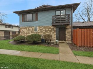 1575 Avati Ln APT D, Aurora, IL 60505