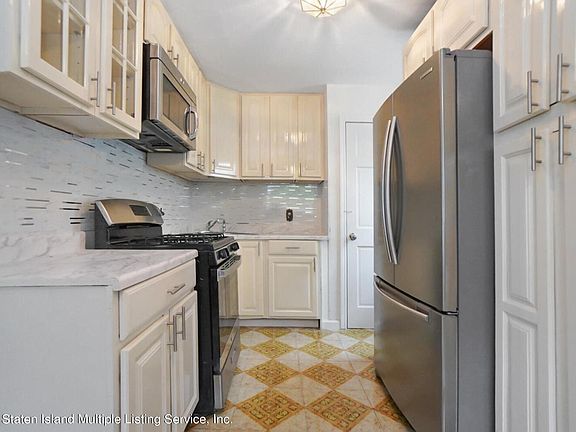 4th image of 74 Holly St