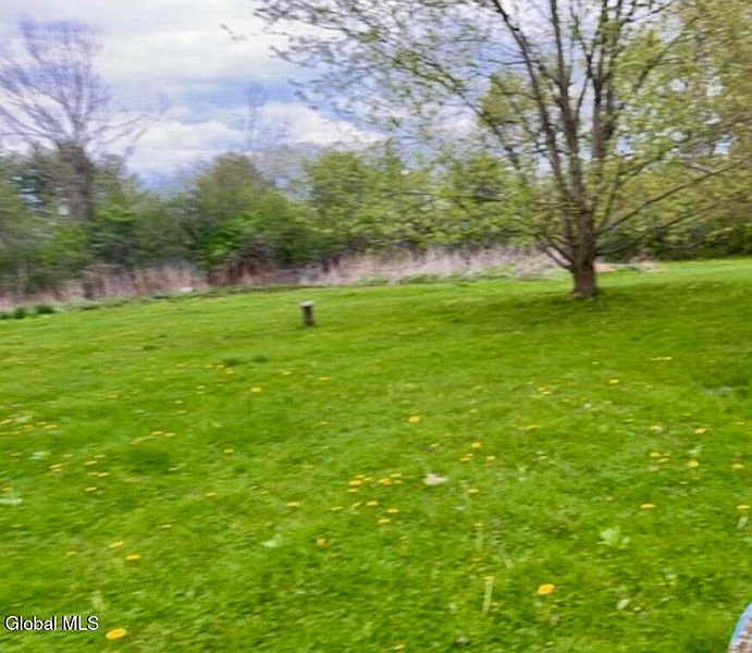 3rd image of 1027 Township Road
